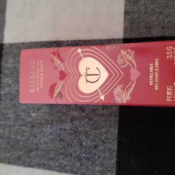 Charlotte Tilbury kissing lip color - Picture 4 of 5